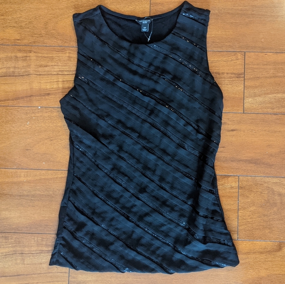 5 tops for $35 banana republic. Max studio, Expres